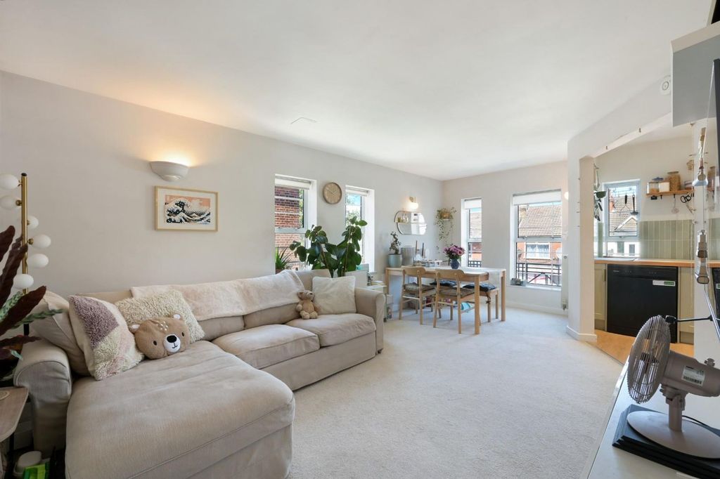 Property photo 2 of 15 Brabham Court