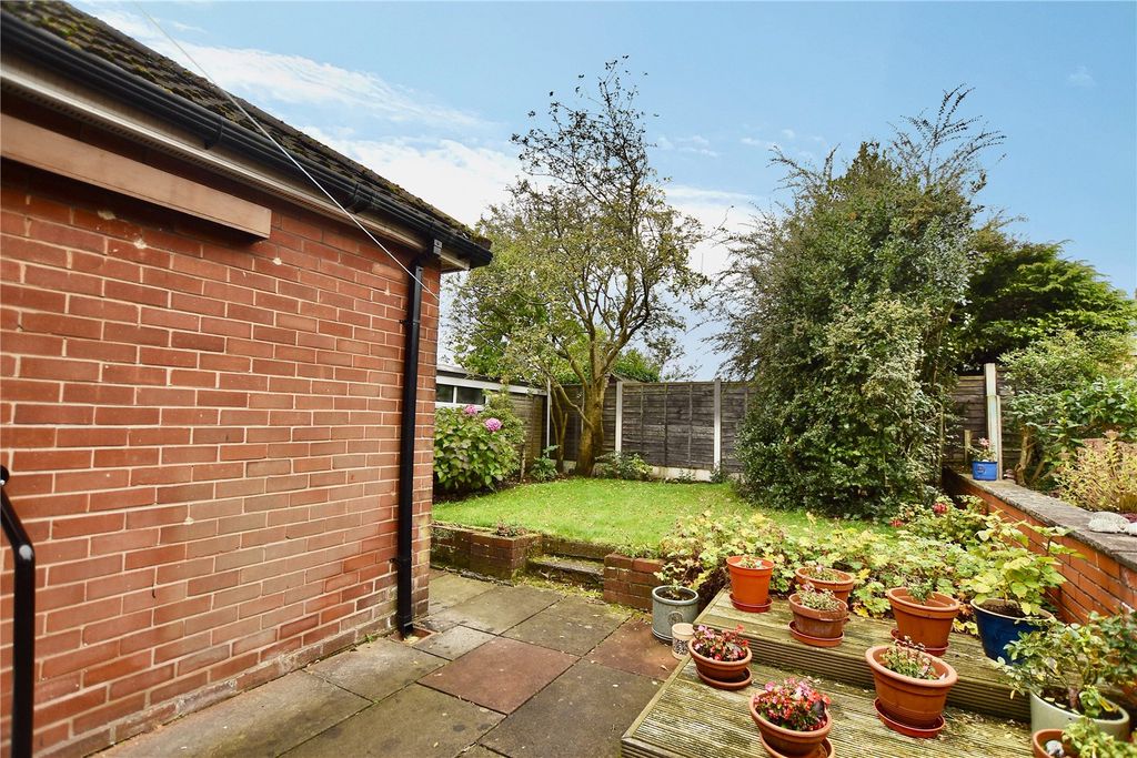 Property photo 2 of 17 Garden