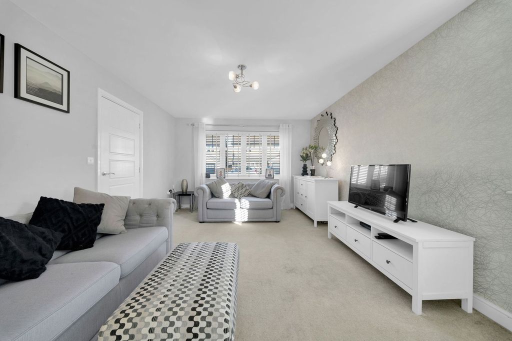 Property photo 2 of 26