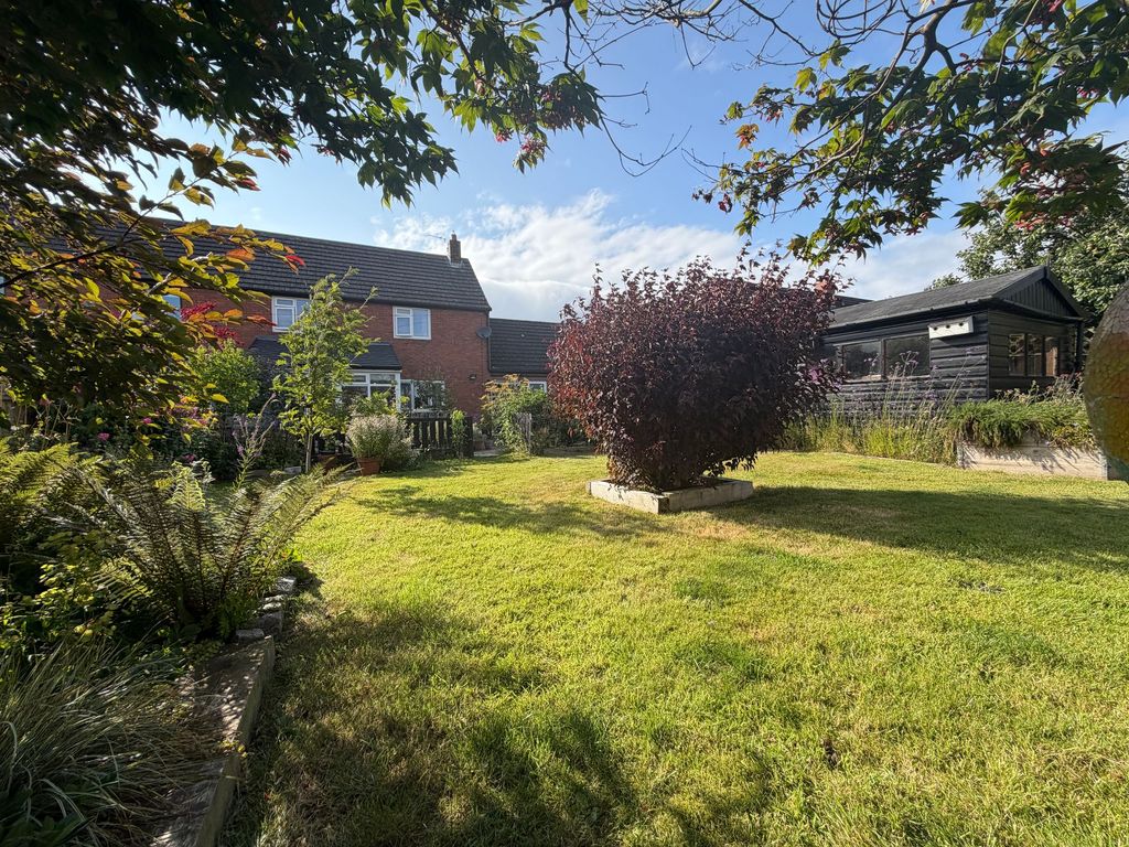 Property photo 2 of 23 Garden