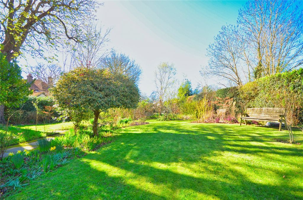 Property photo 3 of 26 Garden