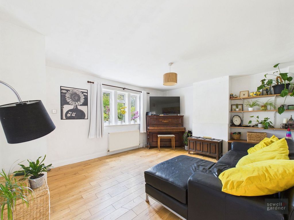 Property photo 2 of 11