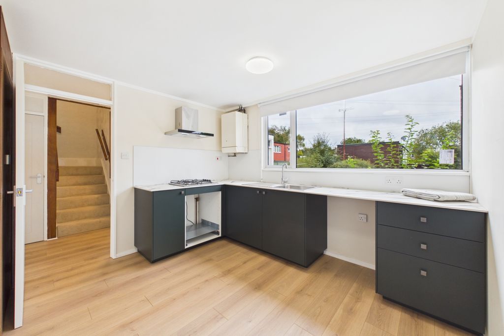 Property photo 2 of 18 Kitchen