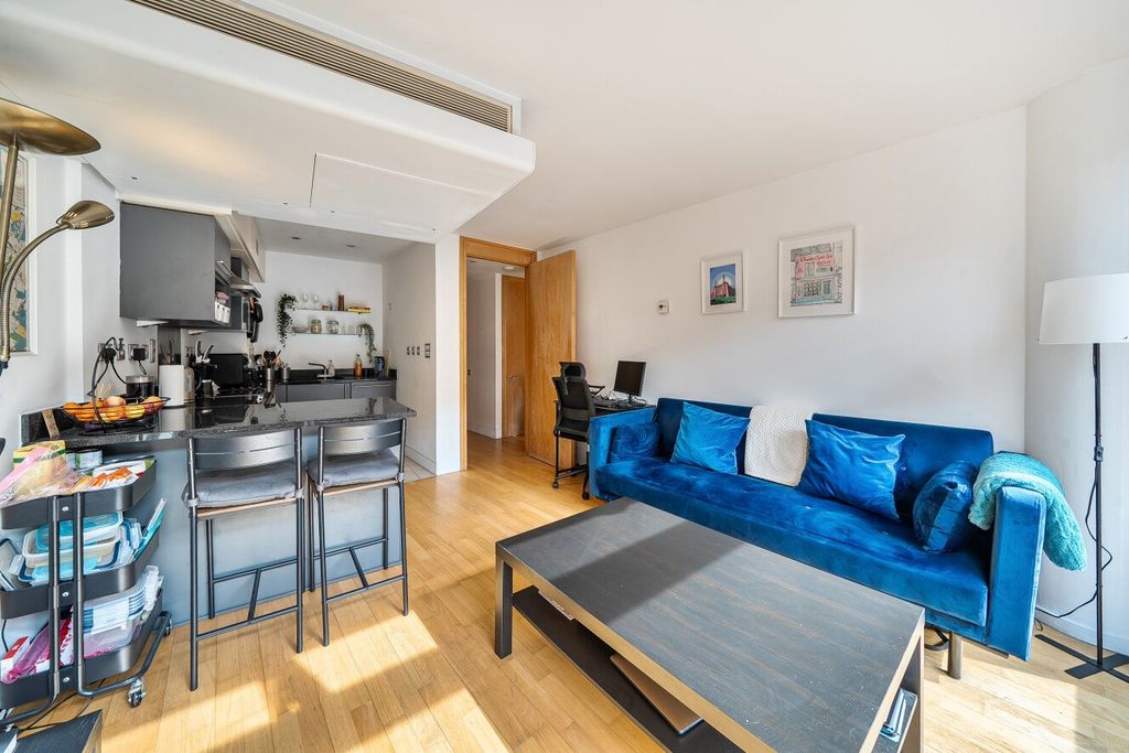 Property photo 1 of 17 1432287-10-69c127...