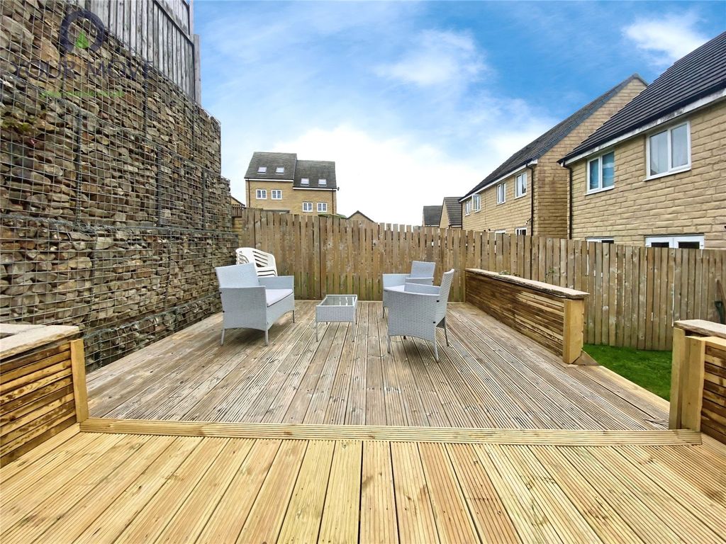 Property photo 2 of 19 Picture No. 24