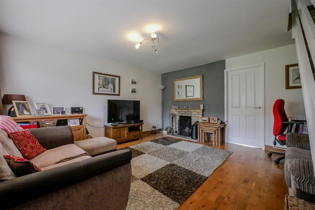 Property photo 3 of 12 Lounge