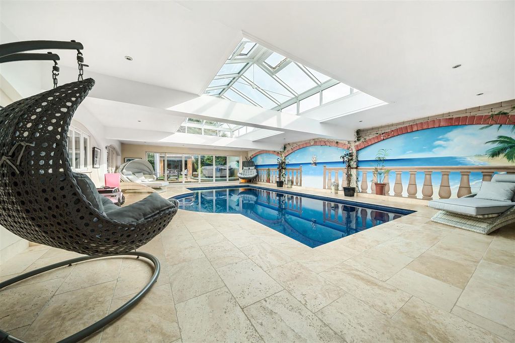 Property photo 2 of 36 Swimming Pool