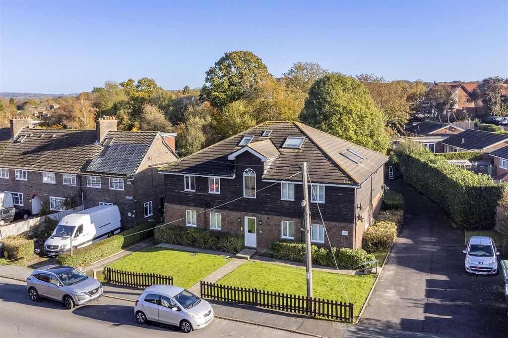 Property photo 1 of 15 Oakley Court.Jpg
