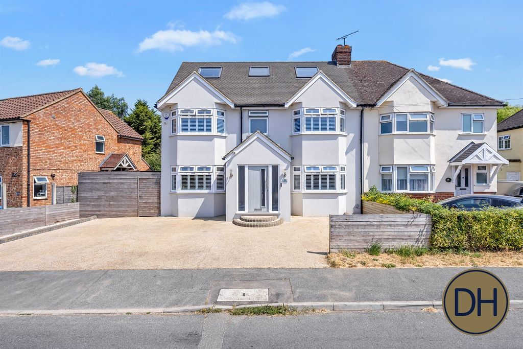 Property photo 1 of 33 Queens Road