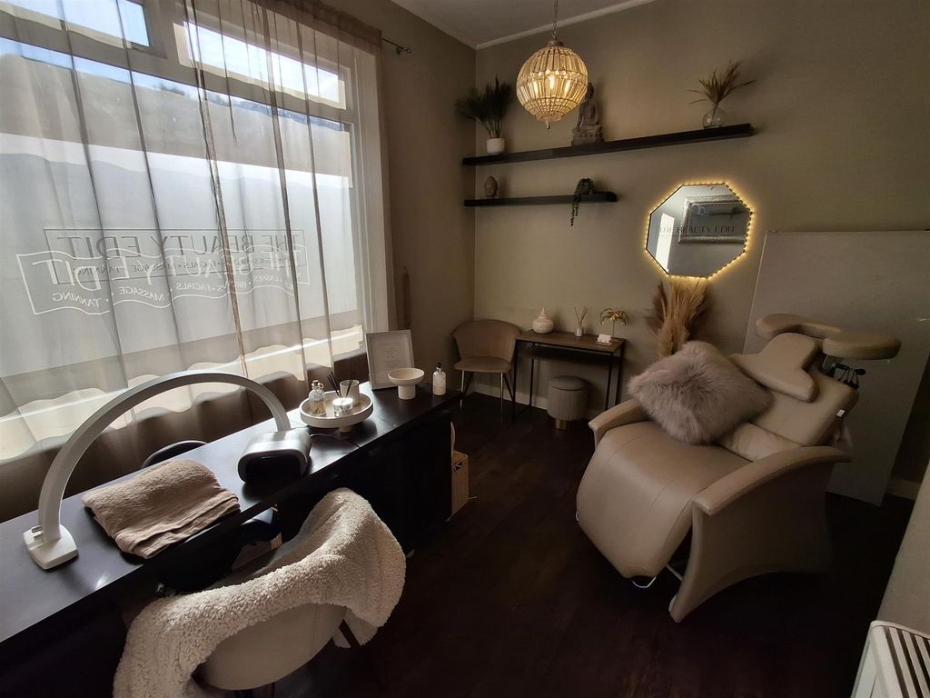 Property photo 3 of 7 Photo 2