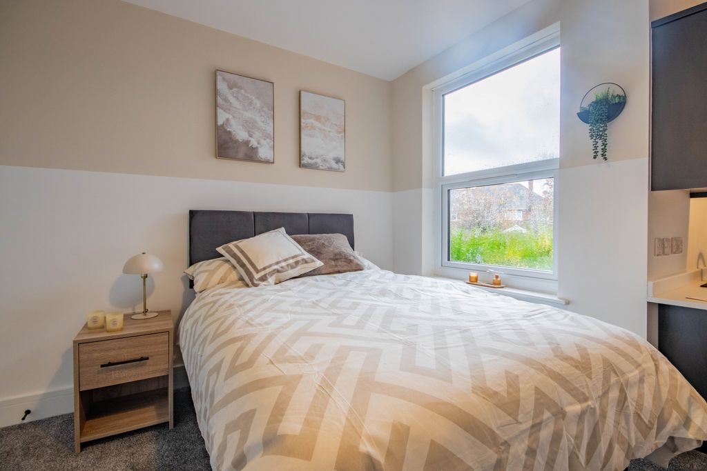 Property photo 1 of 9 E