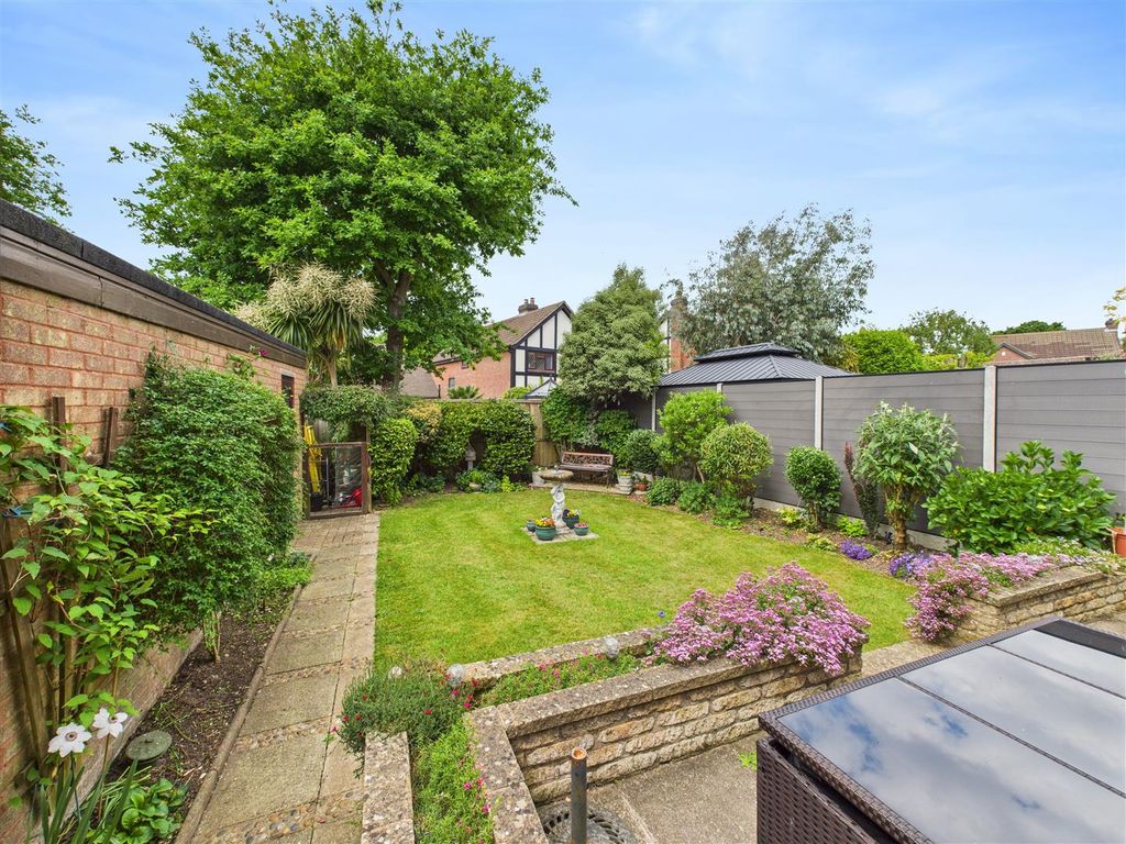 Property photo 2 of 12 19403859_235083240.Jpg