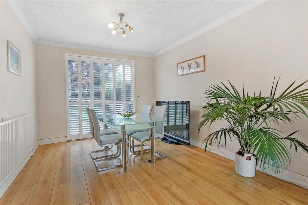 Property photo 3 of 17 994604936 - 5 Hilbert Road, Sm3 20.Jpg