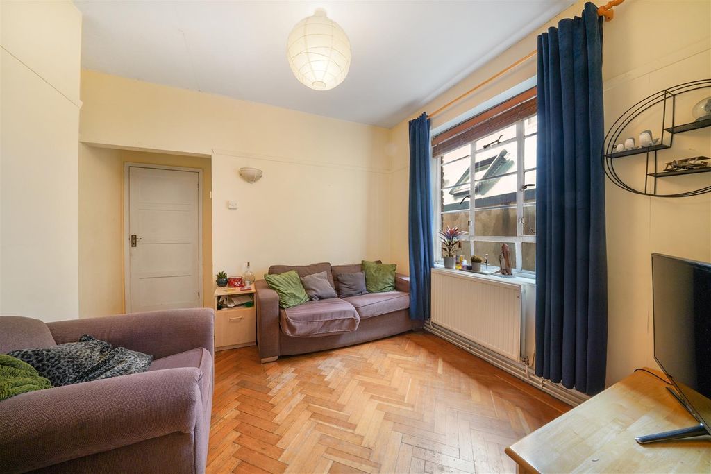 Property photo 2 of 8