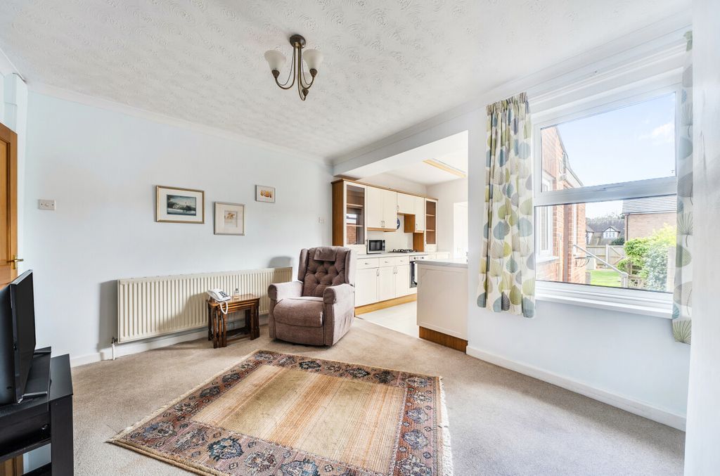 Property photo 3 of 9 1437856-15-69Cac7...