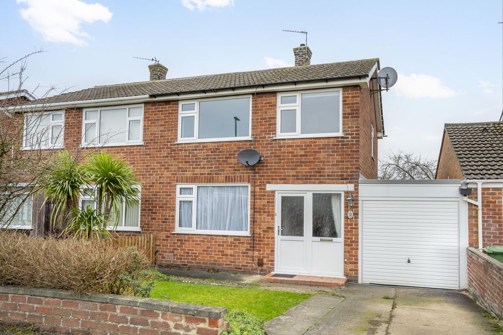 Property photo 1 of 15 Front (Exterior)