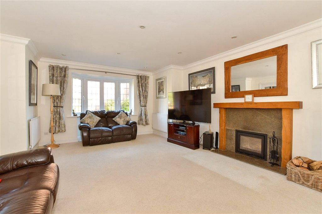 Property photo 2 of 14 Lounge