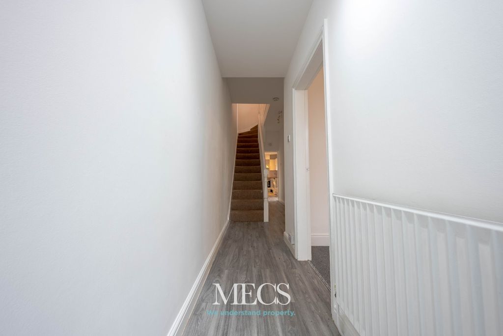 Property photo 2 of 11 995563
