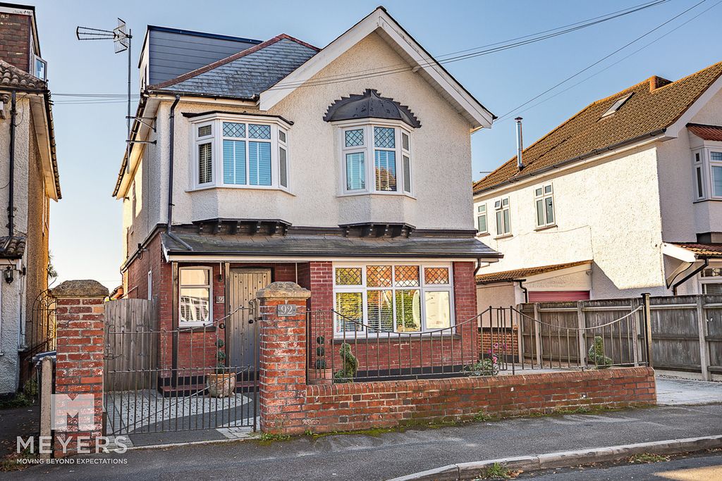 Property photo 1 of 32