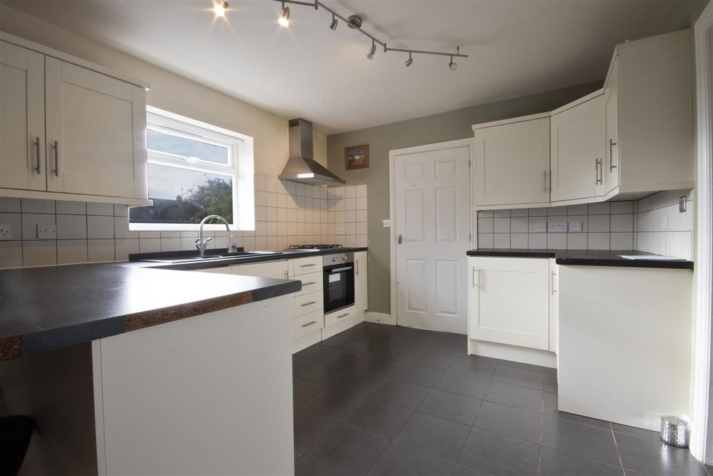 Property photo 3 of 17 Dining Kitchen