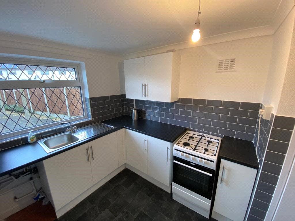 Property photo 2 of 12 Fitted Kitchen