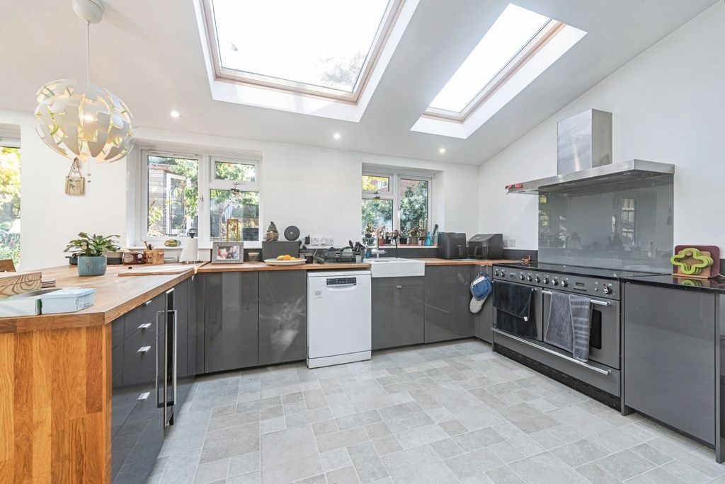 Property photo 2 of 17 Photo