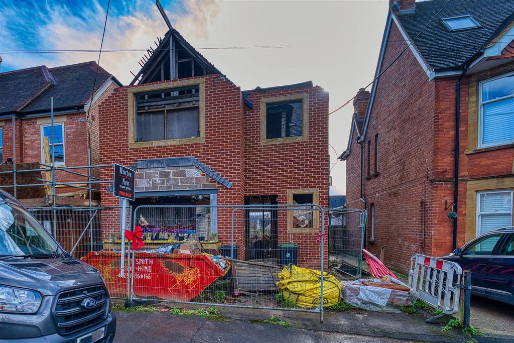 Property photo 1 of 11 Front