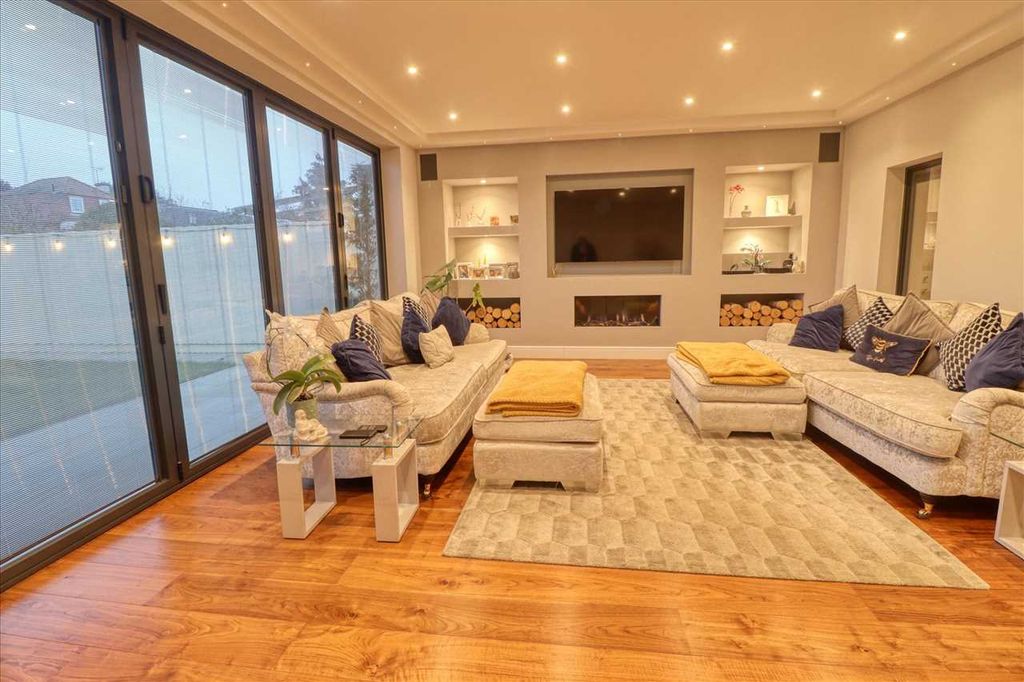 Property photo 3 of 19