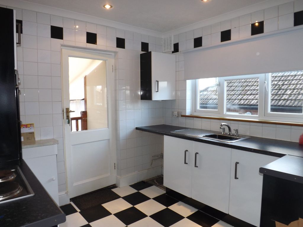 Property photo 1 of 7 Kitchen