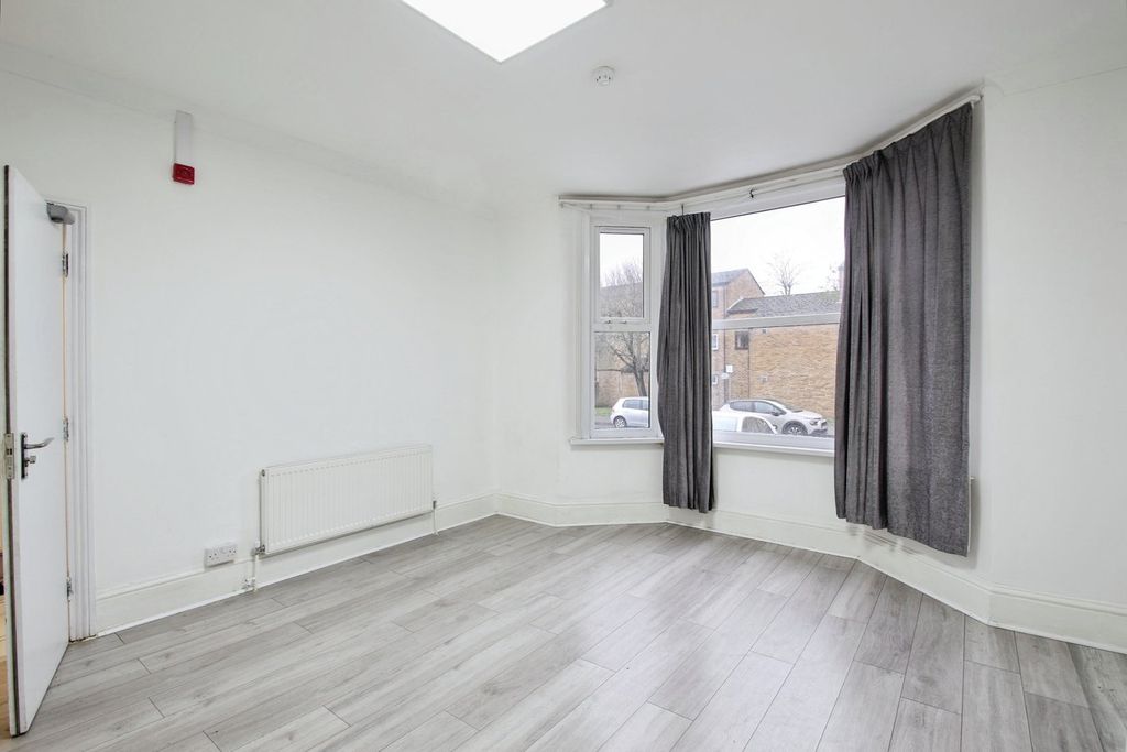 Property photo 3 of 25