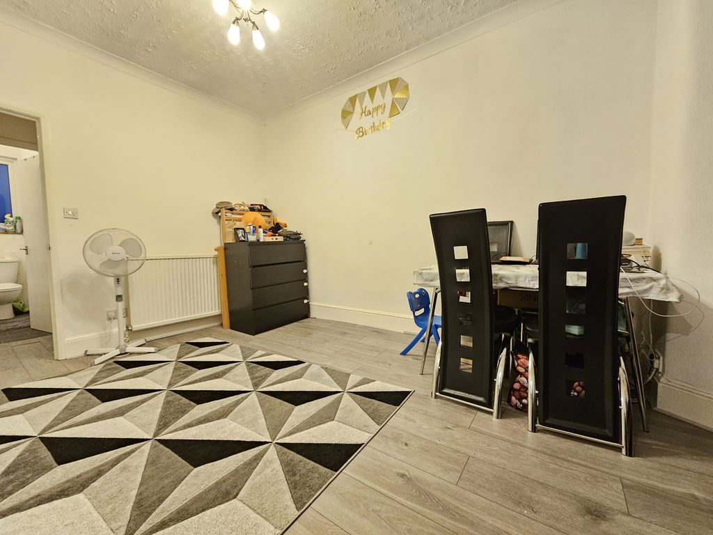 Property photo 3 of 8 Gallery