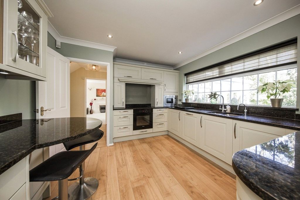 Property photo 2 of 26 Picture No. 41