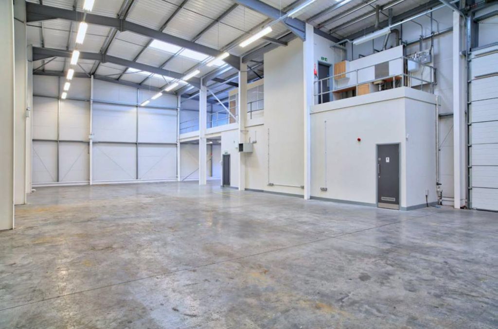 Property photo 3 of 7 Warehouse