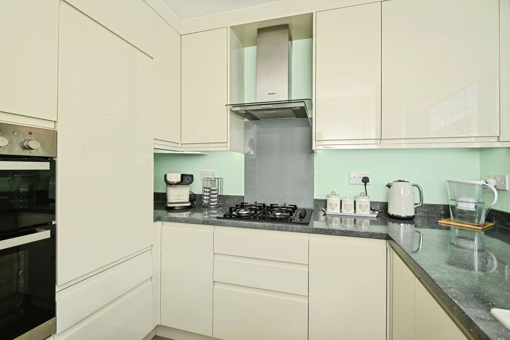 Property photo 3 of 19 Pbox-Img.Jpg