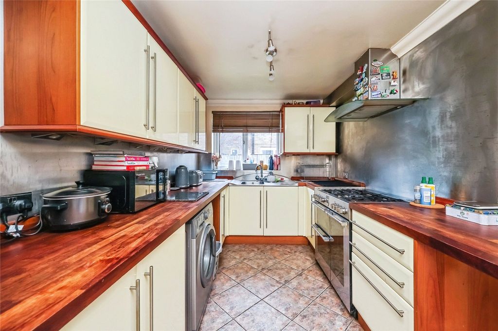 Property photo 3 of 20 Fitted Kitchen