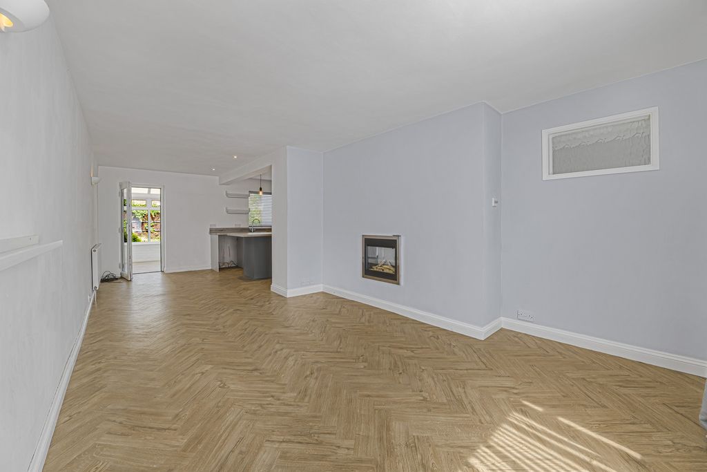Property photo 3 of 26