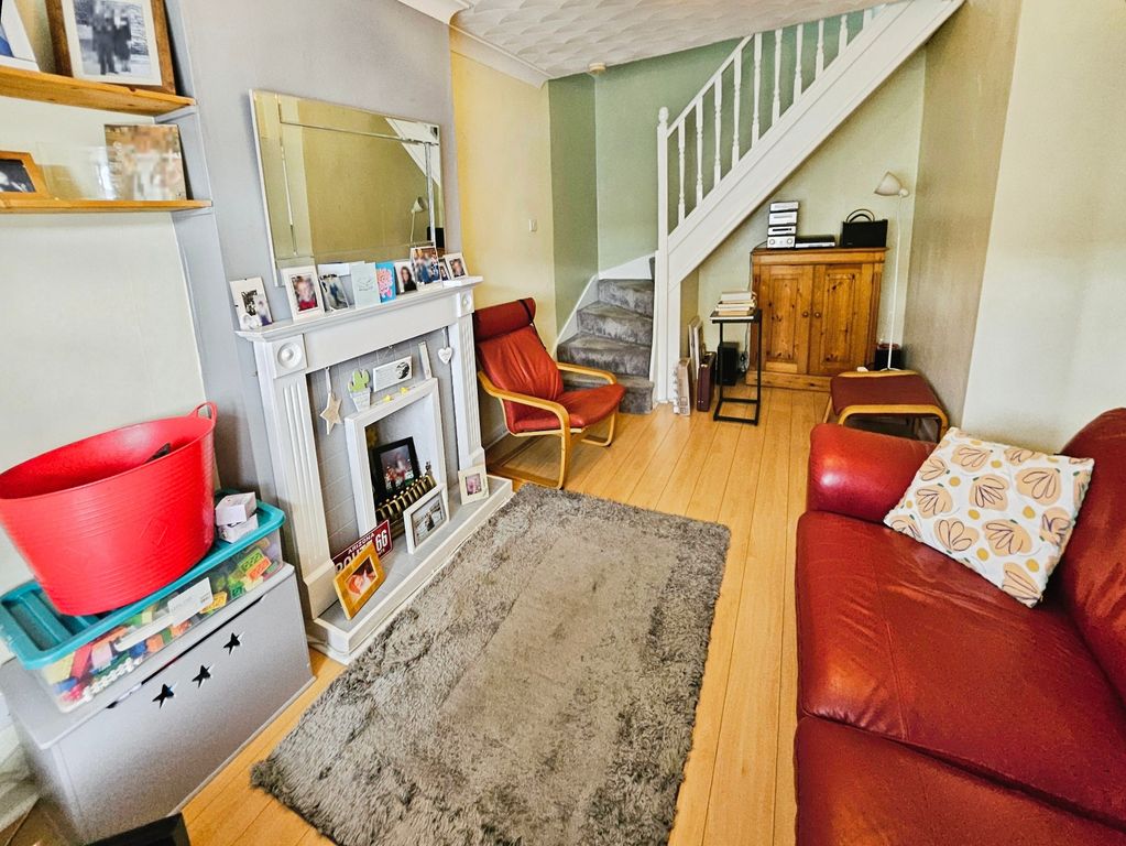 Property photo 3 of 16 Lounge