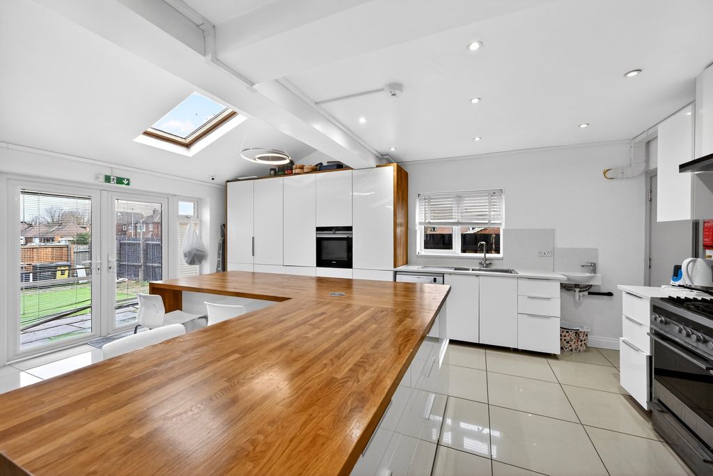 Property photo 2 of 24