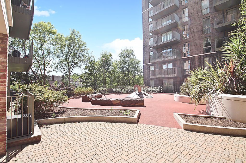 Property photo 2 of 9 Photo 8