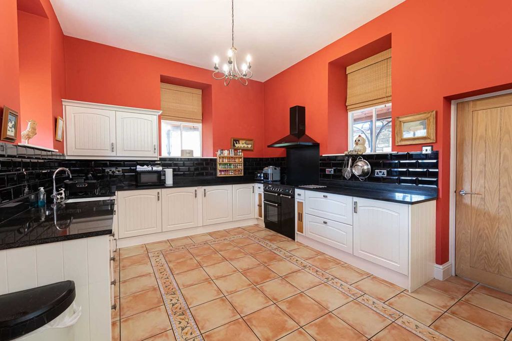 Property photo 2 of 29