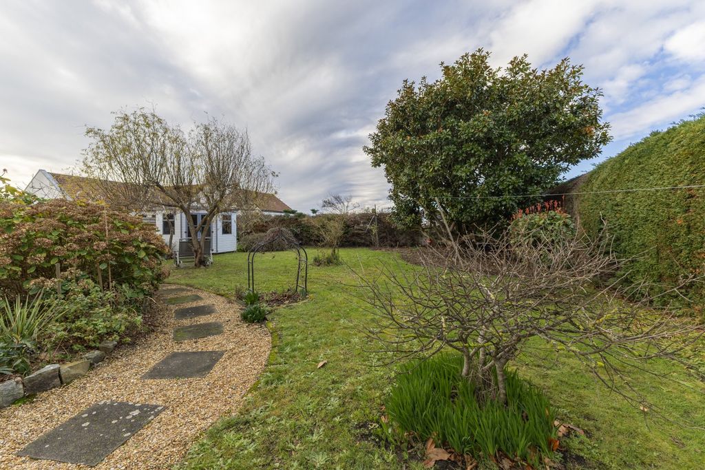 Additional image 25 of 4 bed detached house to rentLa Route De La Hougue Du Pommier, Castel, Guernsey GY5