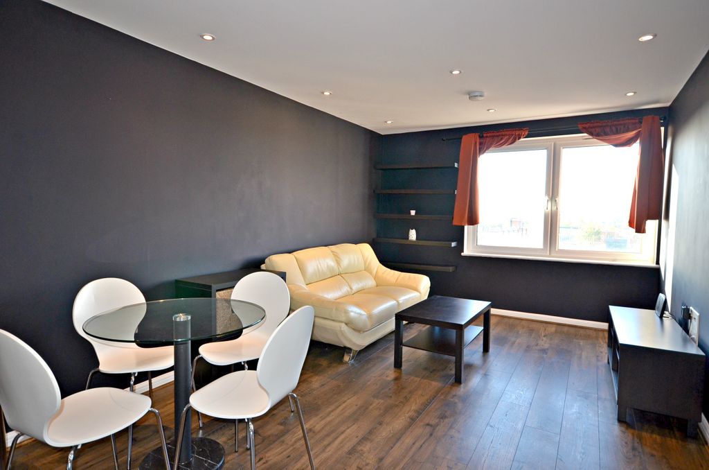 Property photo 2 of 9 Living2.New