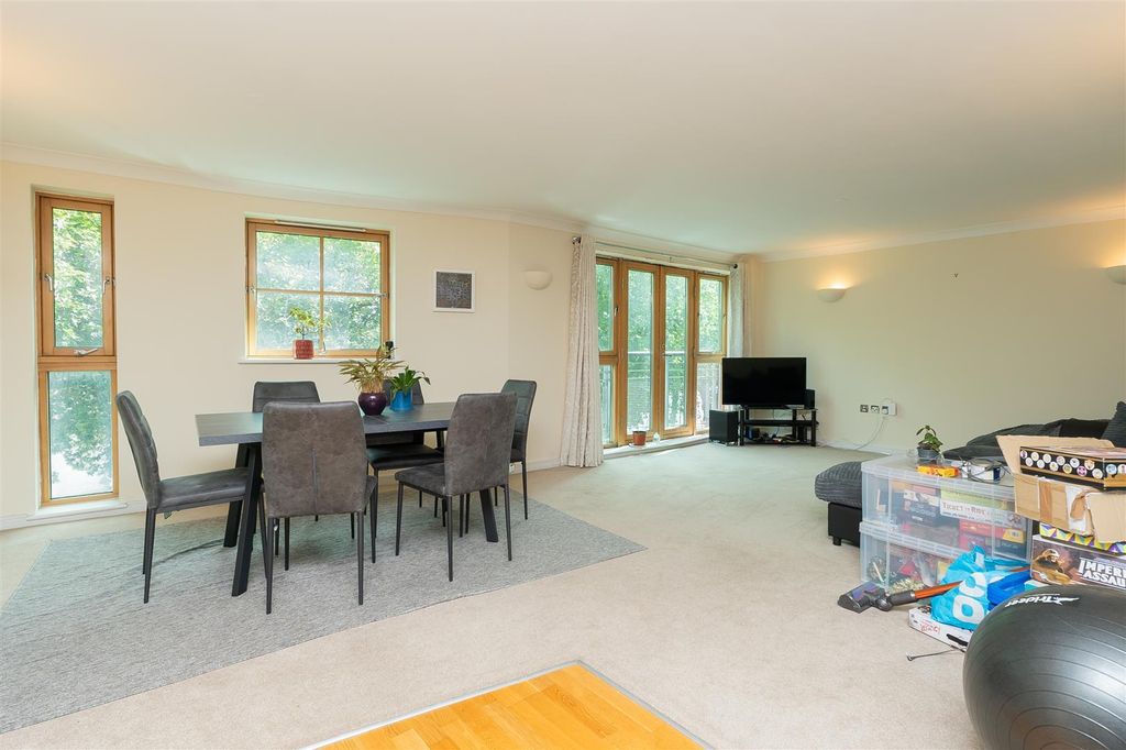 Property photo 2 of 14 12-Leading-Edge-Bs8-4Uj-18.Jpg