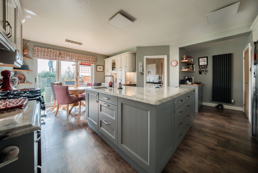 Property photo 2 of 29 Xt5A5080-Hdr(3)