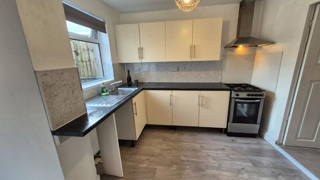 Property photo 1 of 13 3 Bed Detached House To Rent Neath Road, Neath Sa11