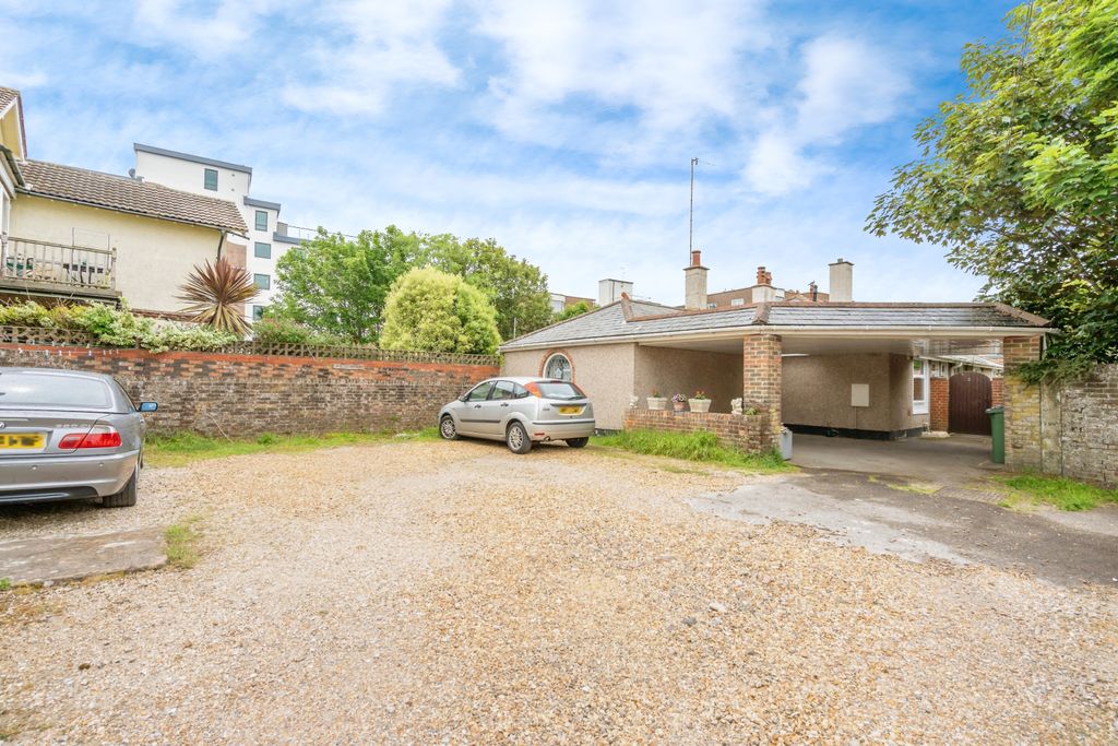 Property photo 3 of 16