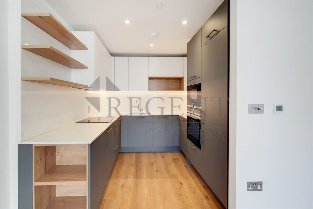 Property photo 3 of 10 Kitchen