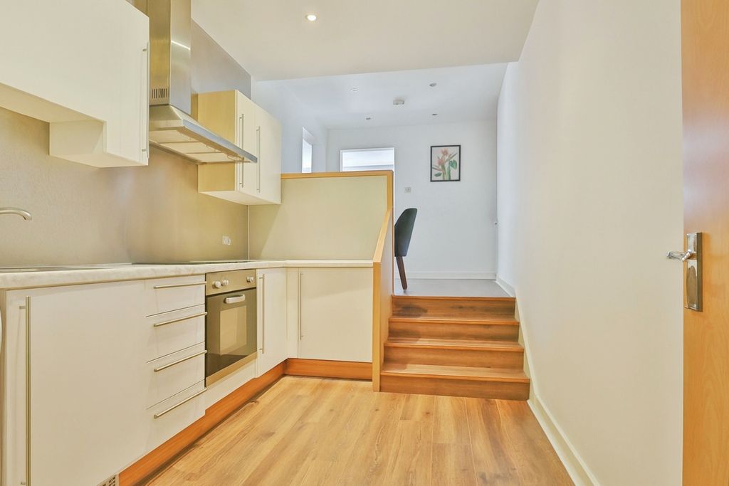 Property photo 2 of 11 Kitchen