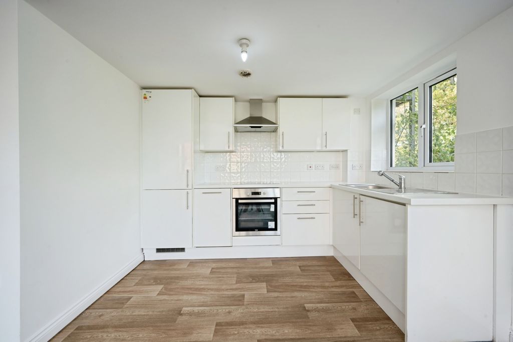 Property photo 3 of 11 Pbox-Img.Jpg