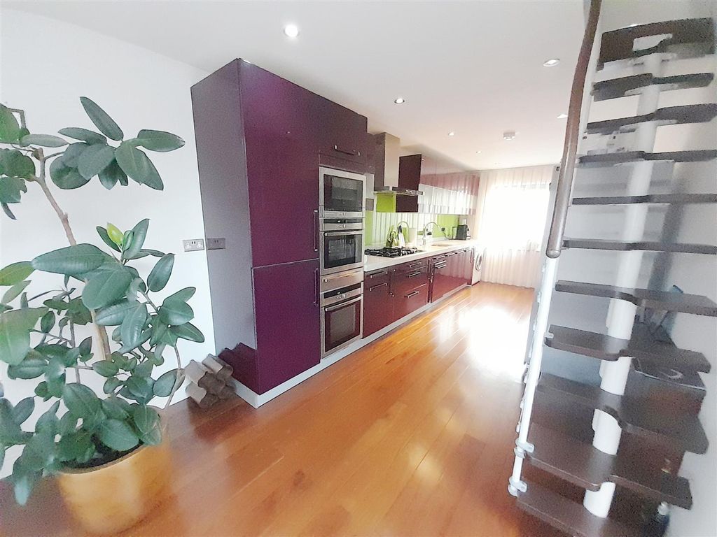 Property photo 3 of 25 10